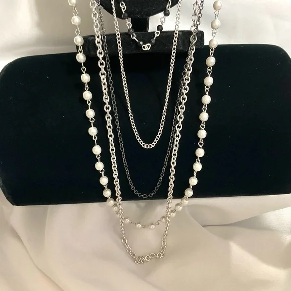 5 Strand Claire’s Necklace - Picture 4 of 8